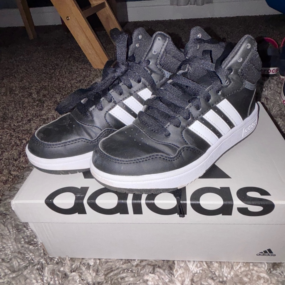 Gently used great condition Adidas High-Top Black & Bball Sneakers